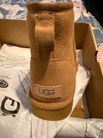 UGG Classic Mini II Laarzen Maat 40, Bruin, Lage of Enkellaarzen, Nieuw, Ophalen of Verzenden
