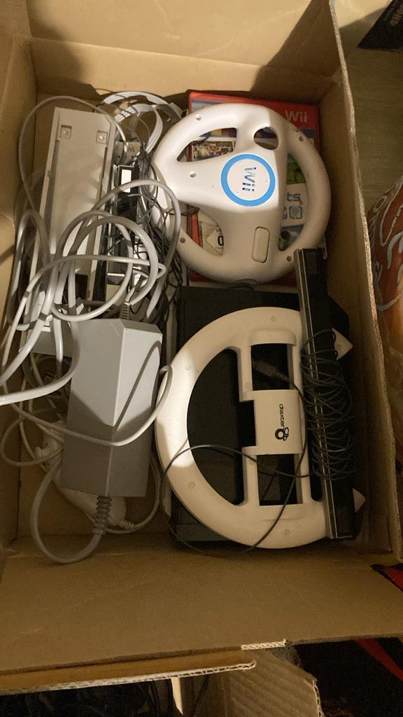Nintendo Wii met 3 spellen - Super Mario, Wii Play, Mario Ka, Spelcomputers en Games, Games | Nintendo Wii, Gebruikt, Platform