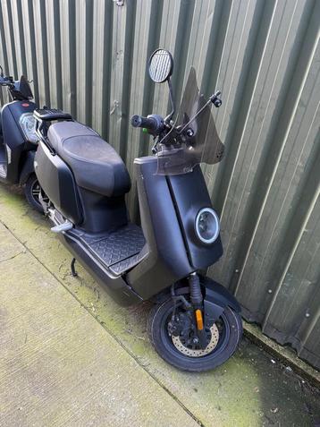 2x e scooter NIU met kenteken beschikbaar voor biedingen