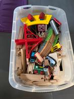 Grote bak houten treinbaan + treintjes, Ophalen, Gebruikt, Overige merken