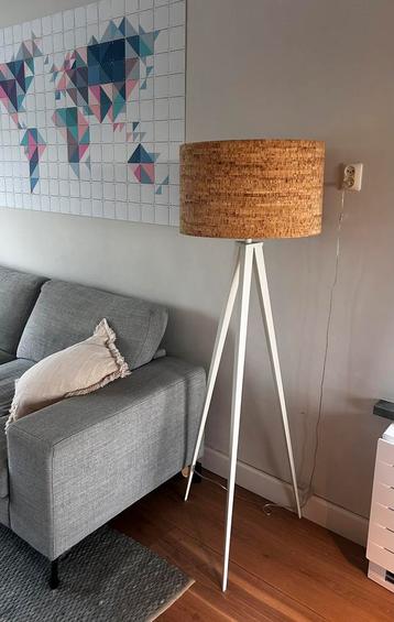 💡 Zuiver vloerlamp wit tripod met kurken kap, in topstaat! beschikbaar voor biedingen