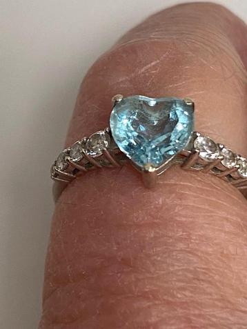 Wit gouden ring hart aquamarijn  beschikbaar voor biedingen