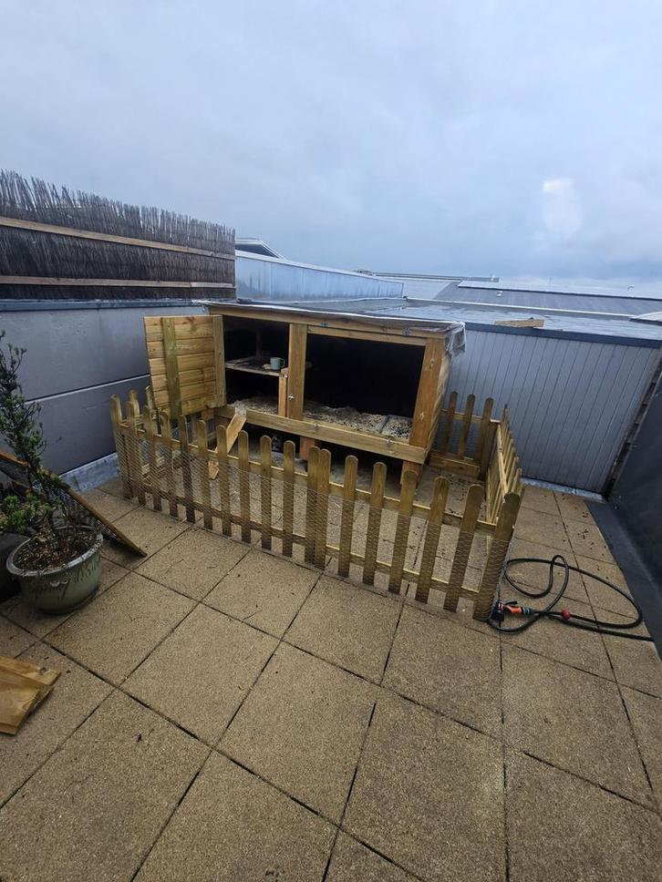 Groot konijnenhok, Dieren en Toebehoren, Knaagdieren en Konijnen | Hokken en Kooien, Gebruikt, Hok, 90 cm of meer, 110 cm of meer