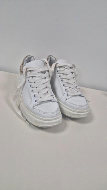 Witte Zara Sneakers beschikbaar voor biedingen