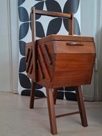 VINTAGE NAAIBOX OP POOTJES, Ophalen of Verzenden, Gebruikt