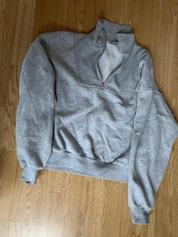 Grijze sporttrui met zipper maat S in goede staat beschikbaar voor biedingen