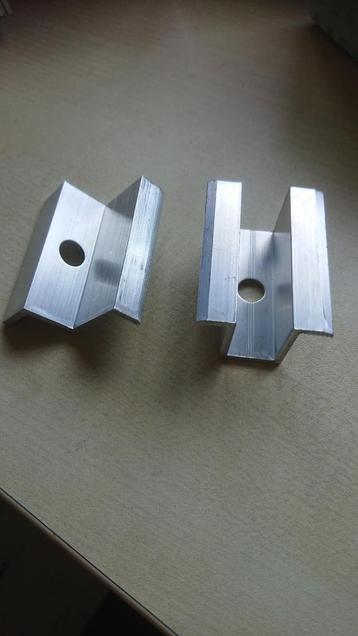 Zonnepanelen klemmen, dakhaken, rails, profielen. Set € 30 beschikbaar voor biedingen