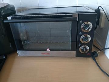 Tomado vrij staande oven. beschikbaar voor biedingen