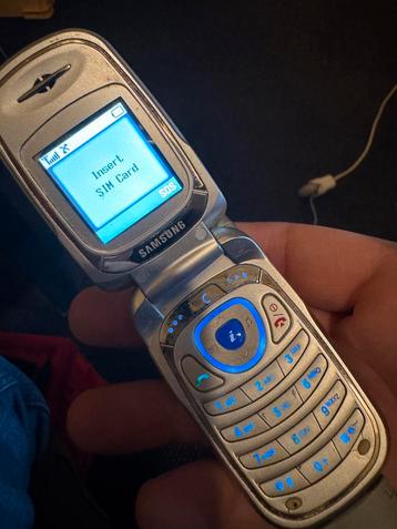 Samsung klaptelefoon beschikbaar voor biedingen