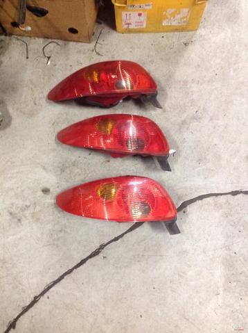Peugeot 206    2003    Achterlicht Links beschikbaar voor biedingen