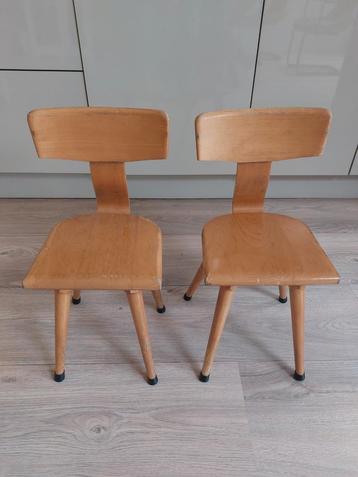 Vintage houten school kinder stoelen  beschikbaar voor biedingen