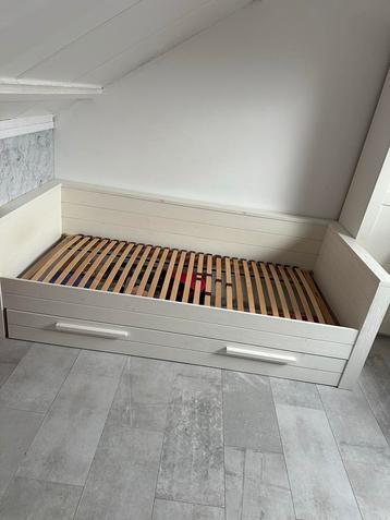 Wit houten bedframe/ bedbank met lade beschikbaar voor biedingen