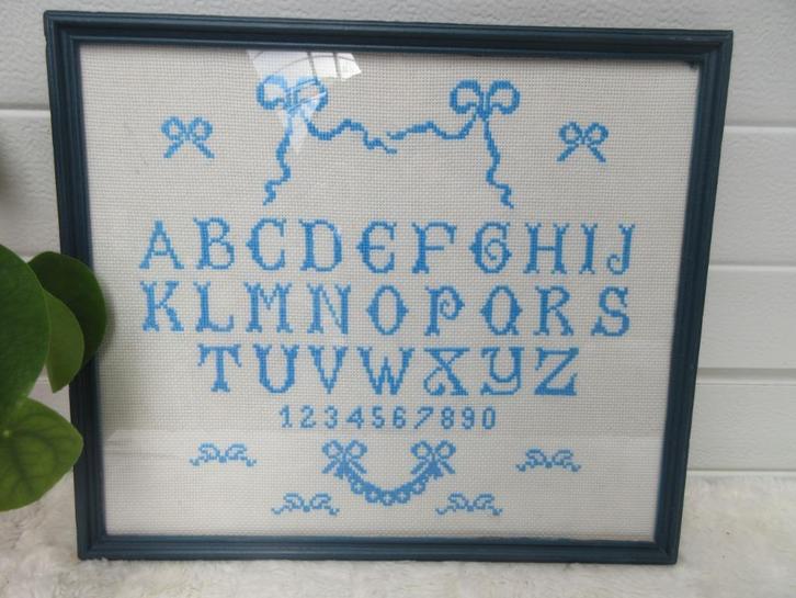 letterlap / geboorte merklap - blauw, Antiek en Kunst, Antiek | Kleden en Textiel, Ophalen of Verzenden