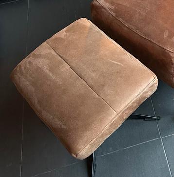 Voetbankje cognac kleur beschikbaar voor biedingen
