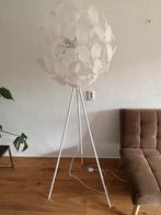 Varika 170 x 65 cm kunstzinnige vloerlamp matwit blaadjes, Ophalen, Zo goed als nieuw, 150 tot 200 cm