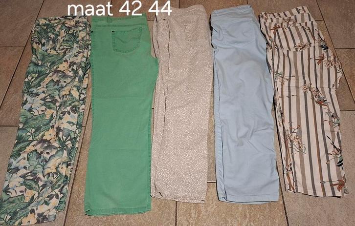 Diverse broeken , truien maat 42 44, Kleding | Dames, Dames-kledingpakketten, Zo goed als nieuw, Maat 42/44 (L), Ophalen