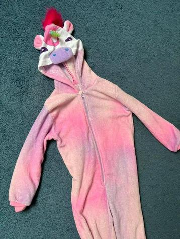 Een onesie voor kinderen, twee maten, lekker warm voor thuis beschikbaar voor biedingen