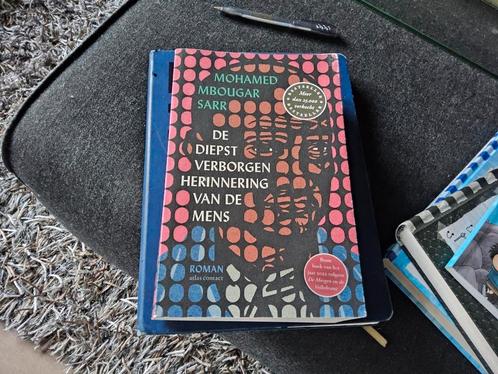 De diepst verborgen herinnering van de mens Mohamed Mbougar, Boeken, Literatuur, Zo goed als nieuw, Nederland, Ophalen of Verzenden