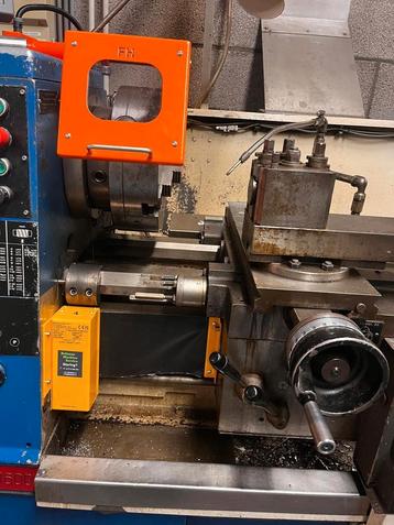 Klauwplaat bescherm kap met steun beschikbaar voor biedingen