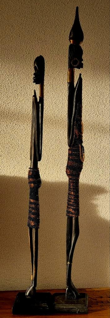 2 oude mooie Afrikaanse beeldjes beschikbaar voor biedingen