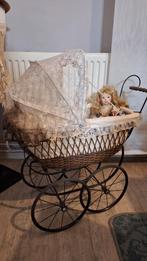 Antieke kinderwagen met porseleinen pop, Antiek en Kunst, Ophalen of Verzenden
