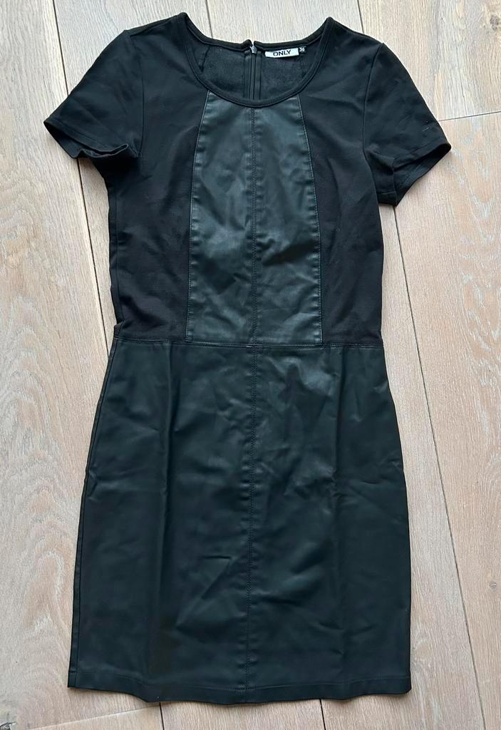 Only zwart stoer jurke in maat S, Kleding | Dames, Jurken, Zo goed als nieuw, Maat 36 (S), Zwart, Boven de knie, Ophalen of Verzenden