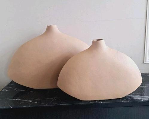 🌺Mooie taupe kleurige ruwe vazen van Colmore hotel chic, Huis en Inrichting, Woonaccessoires | Vazen, Nieuw, Overige kleuren