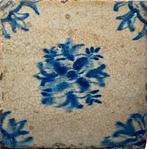 Antieke tegel ornament bodemvondst, Antiek en Kunst, Antiek | Wandborden en Tegels, Ophalen of Verzenden