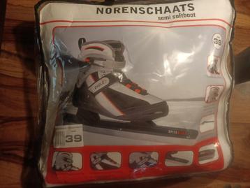 2 paar schaatsen maat 39 beschikbaar voor biedingen