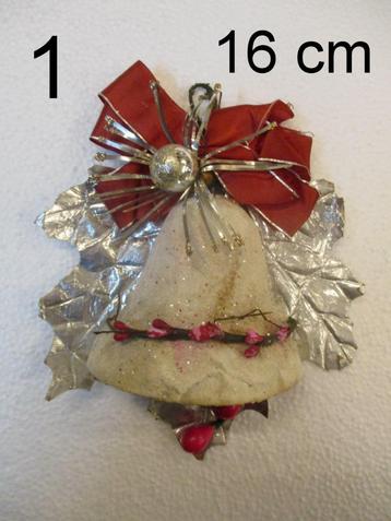 Vintage corsages en deurhangers beschikbaar voor biedingen