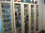 GEZOCHT: Bertby hangvitrine van IKEA, Ophalen, Minder dan 50 cm, Zo goed als nieuw, Minder dan 25 cm