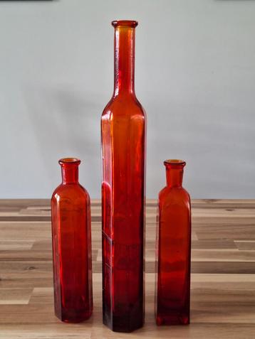 3 Flesjes Cadmium Glas beschikbaar voor biedingen