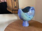 Studio Footed Parelmoer Blue Ceramic Ikebana Sculptuur vaas, Ophalen of Verzenden, Gebruikt
