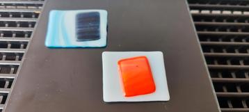 2x uniseks kunstzinnige basic glazen broche, oranje en blauw beschikbaar voor biedingen