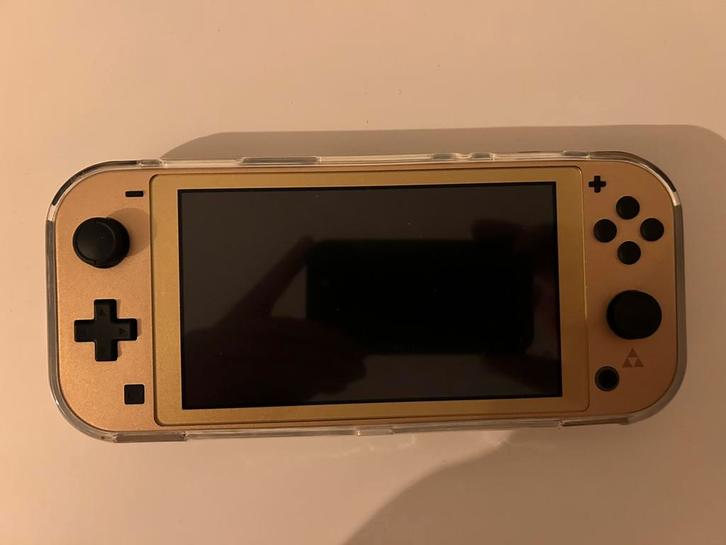 Nintendo Switch Lite Hyrule Editie & 8 games, Spelcomputers en Games, Spelcomputers | Nintendo Switch Lite, Zo goed als nieuw