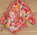 Origineel Adidas trainingspak meisje maat 98 roze met bloem, Kinderen en Baby's, Kinderkleding | Maat 98, Adidas, Meisje, Sport- of Zwemkleding