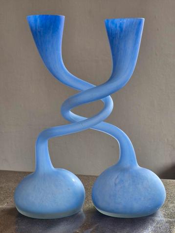 2 x  swirlvazen vazen licht blauw wit  glas 27cm beschikbaar voor biedingen