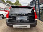 Volvo XC70 2.5 T Momentum AWD Automaat LEER / NAVI / TREKHAA, Auto's, Automaat, Stoelverwarming, Zwart, XC70