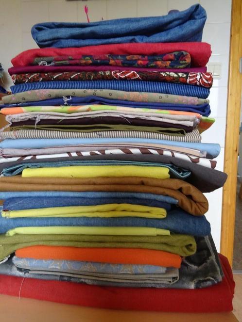 ruim 80 lappen stof, Hobby en Vrije tijd, Stoffen en Lappen, Nieuw, Katoen, 120 cm of meer, 30 tot 200 cm, Overige kleuren, Ophalen