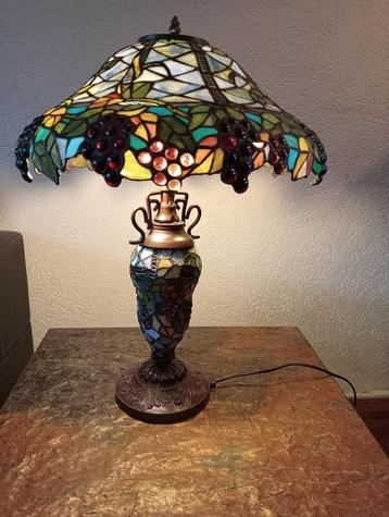 Mooie Tiffany / glas in lood tafellamp, ook een mooie voet beschikbaar voor biedingen