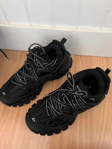 Balenciga tracks beschikbaar voor biedingen
