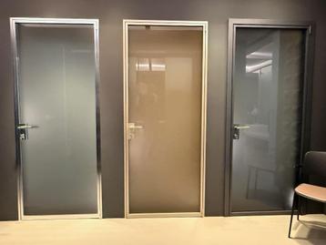 Glazen design deuren beschikbaar voor biedingen