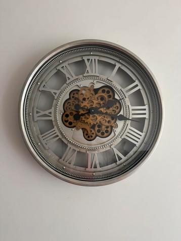 Industriele klok zilver met goud beschikbaar voor biedingen