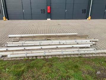Dakgoot/mastgoot- lengte 44 m. incl. beugels, koppelstukken beschikbaar voor biedingen