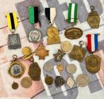 Diverse 22 medaille lintjes munten wielrennen vierdaagse ect, Postzegels en Munten, Penningen en Medailles, Ophalen of Verzenden