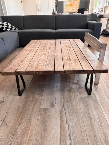 Salontafel, zwaar hout en metalen onderstel beschikbaar voor biedingen