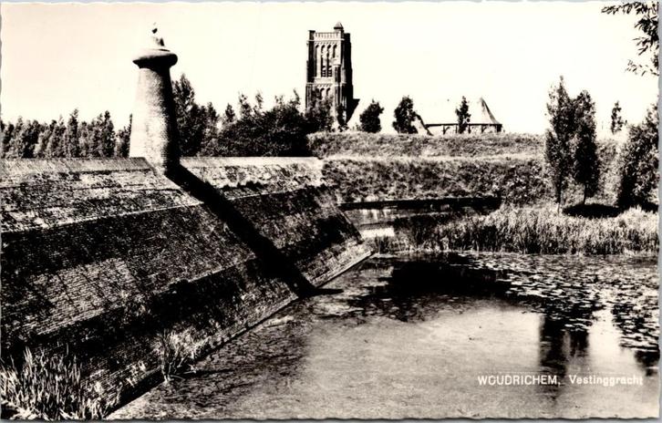Woudrichem - Vestinggracht, Verzamelen, Ansichtkaarten | Nederland, Ongelopen, Noord-Brabant, 1940 tot 1960, Verzenden