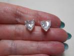 Zilveren royale oorknoppen hart heldere steen nr.489