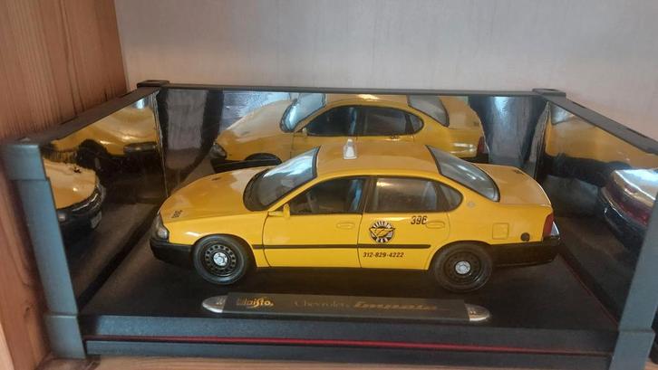 Chevrolet Impala Yellow Cab - Maisto 1:18, Hobby en Vrije tijd, Modelauto's | 1:18, Ophalen