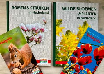 Twee delen natuurboeken Postcode Loterij inclusief veldgids beschikbaar voor biedingen